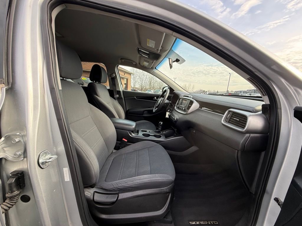 Used 2016 Kia Sorento LX image 25