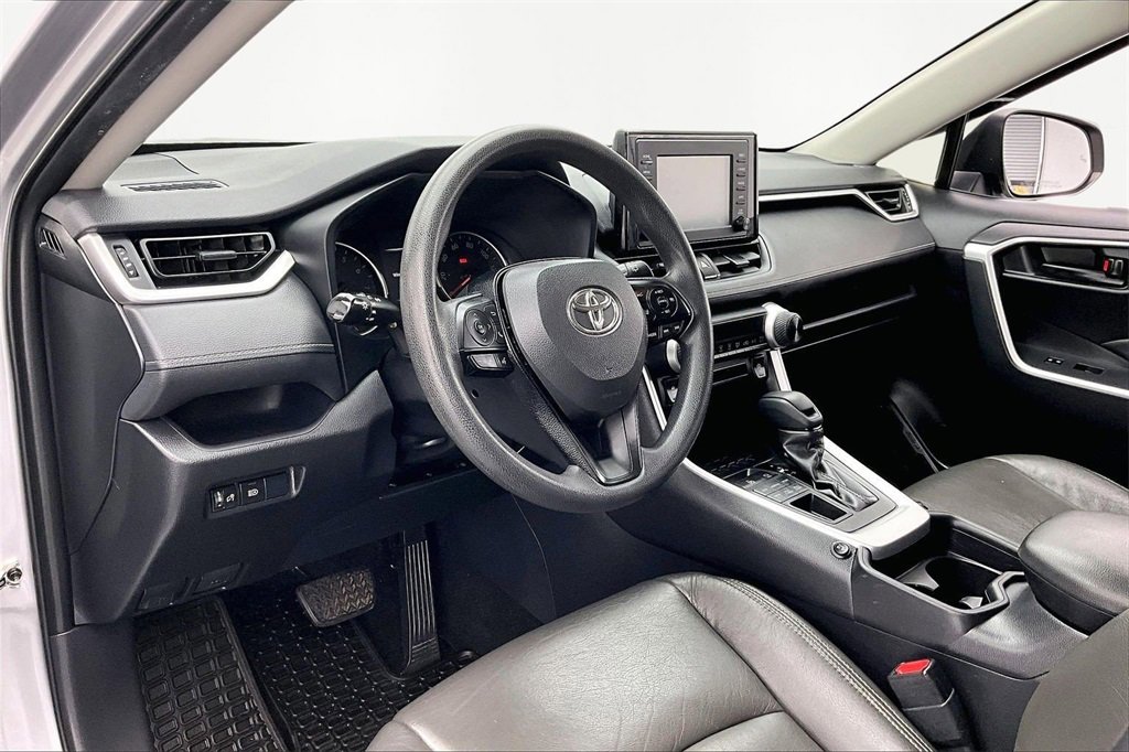 Used 2019 Toyota RAV4 LE image 14