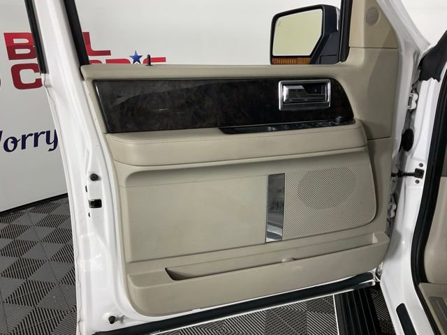 Used 2015 Lincoln Navigator 2WD image 12