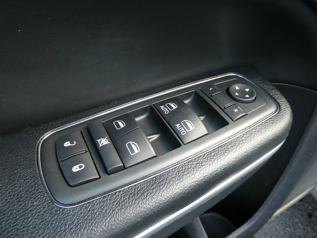 Used 2014 Chrysler 300 image 20