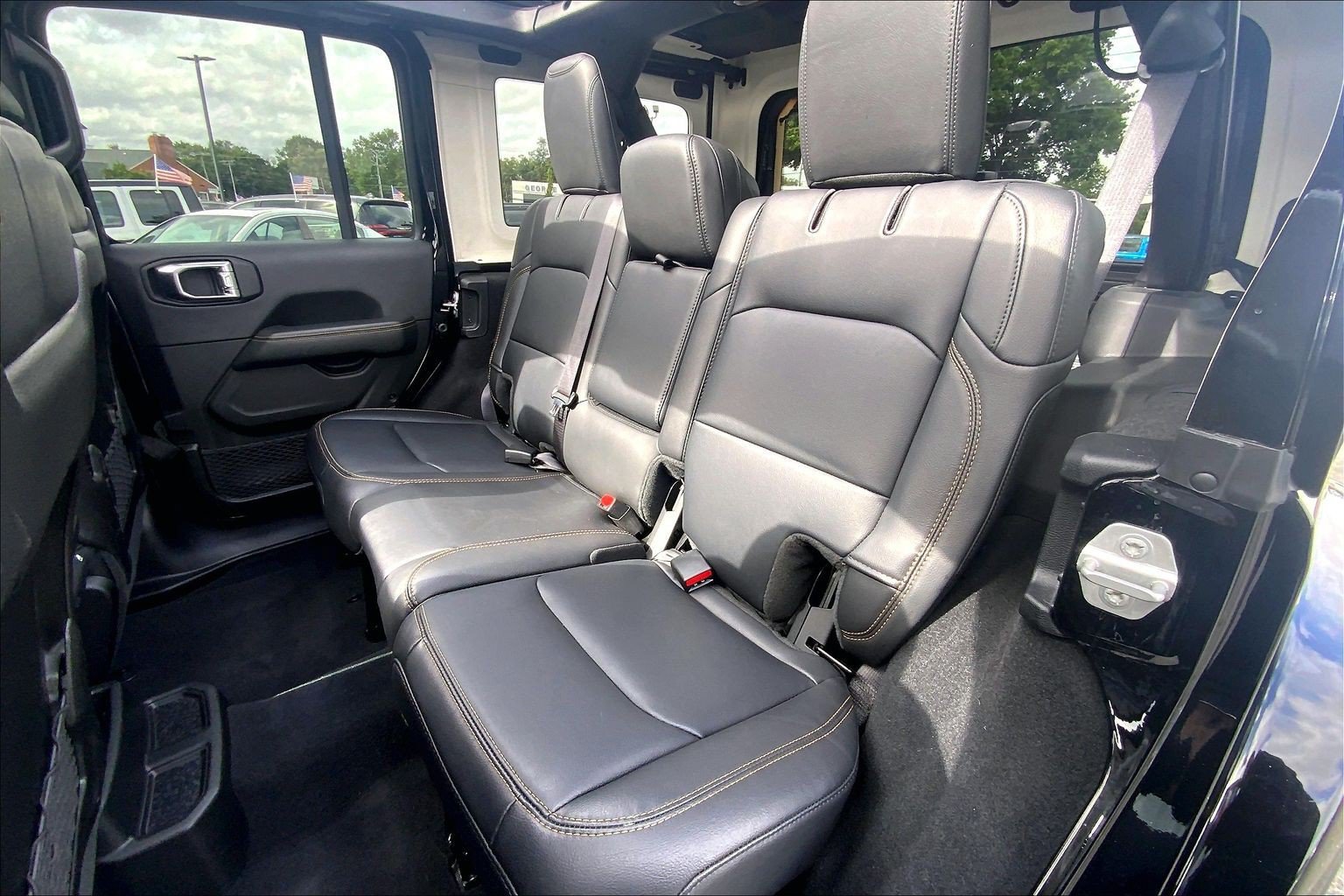 Certified 2025 Jeep Wrangler Unlimited Sahara w/ Safety Group AWD/4WD image 20