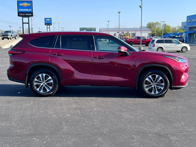 Used 2022 Toyota Highlander XLE AWD/4WD image 46