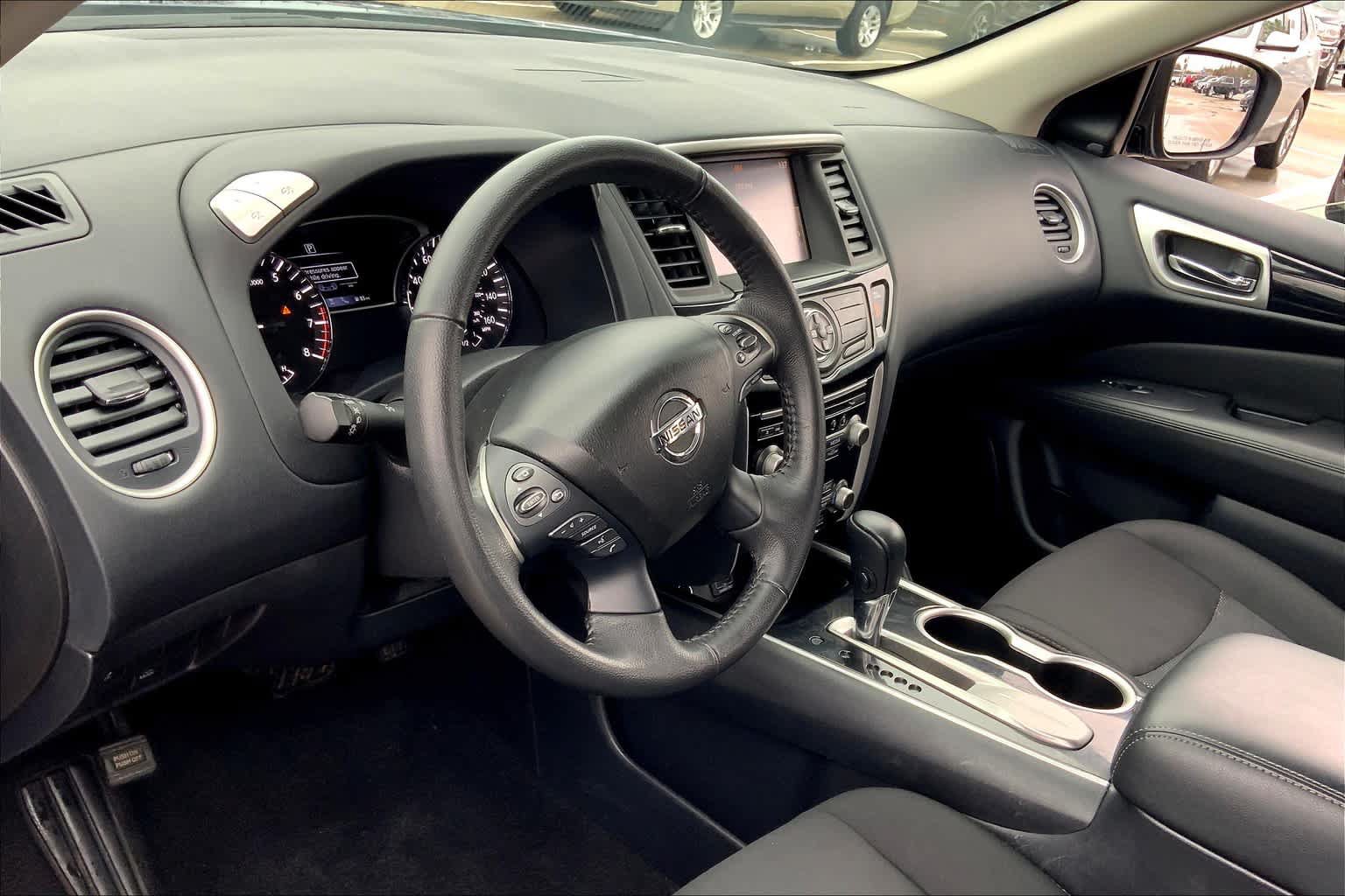 Used 2020 Nissan Pathfinder SV FWD image 15