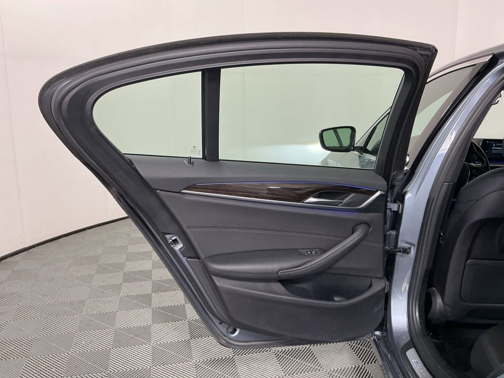 Used 2018 BMW 530e w/ Premium Package 2 image 24
