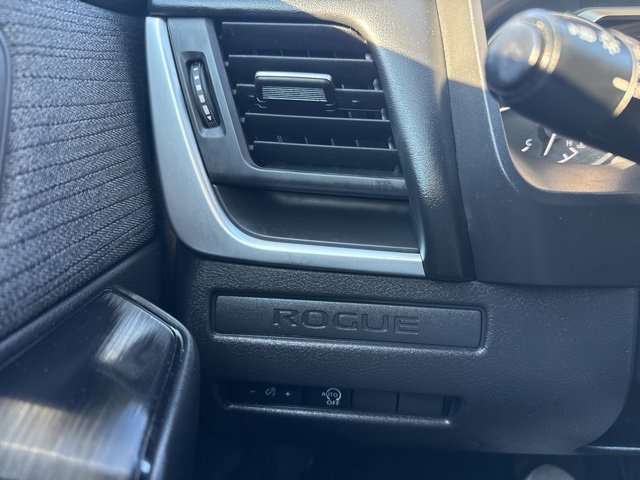 Used 2023 Nissan Rogue S image 18