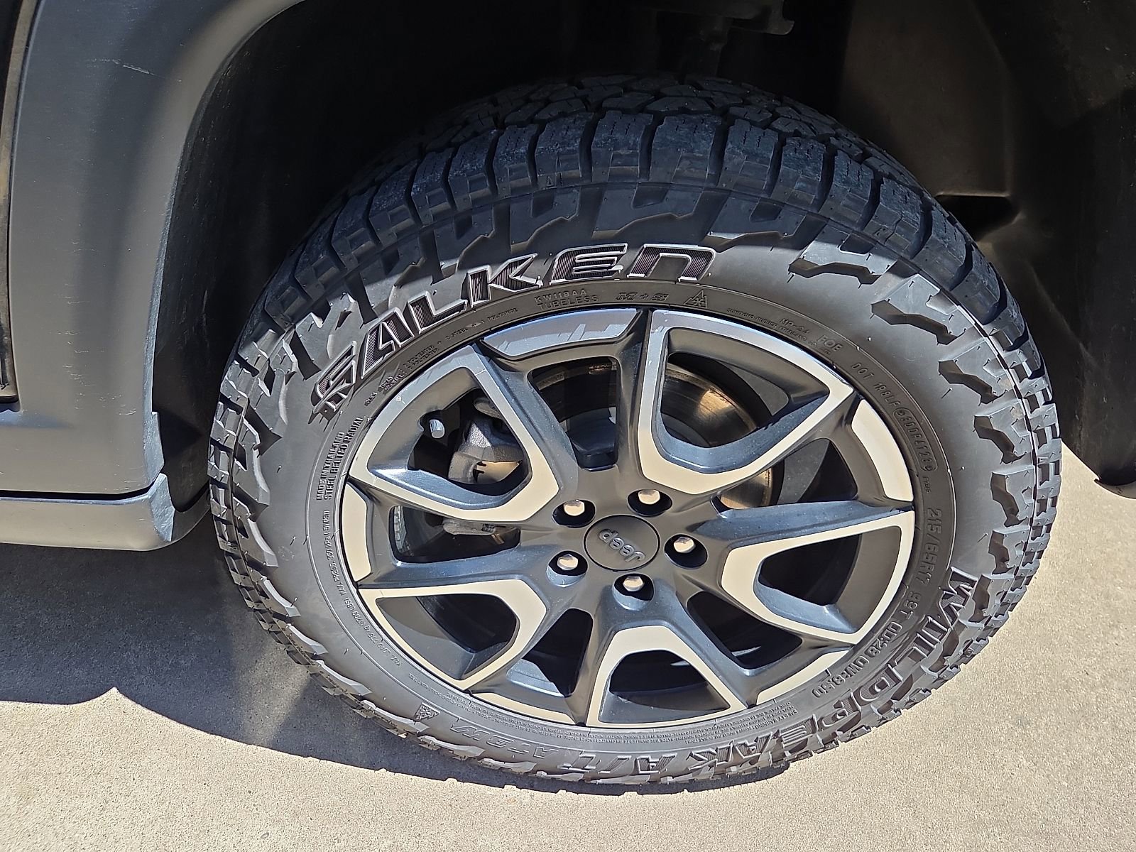 Used 2024 Jeep Compass Trailhawk image 5