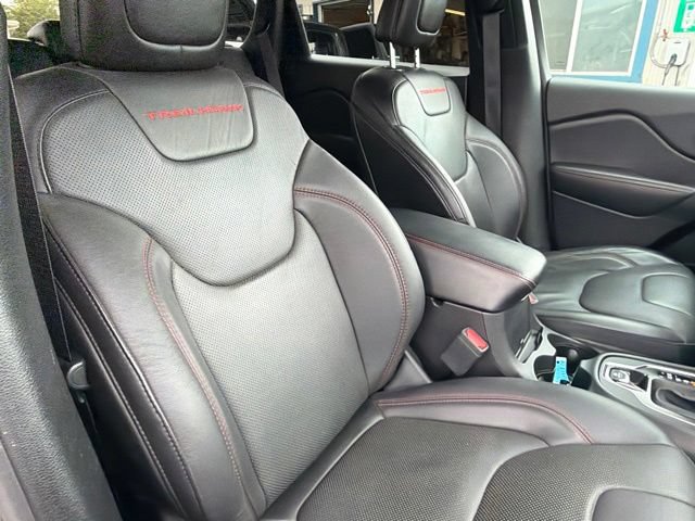 Used 2021 Jeep Cherokee Trailhawk AWD/4WD image 10