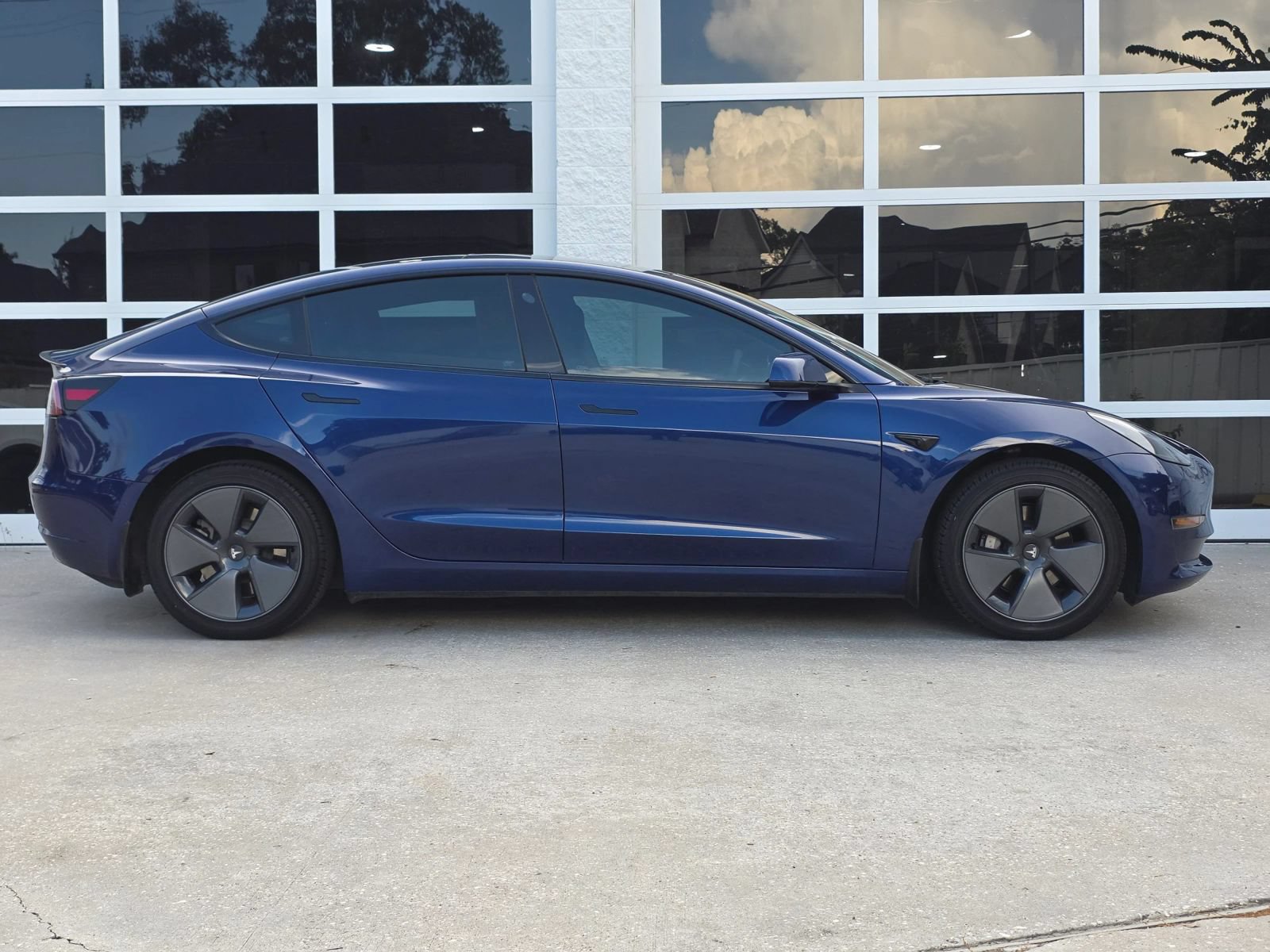 Used 2022 Tesla Model 3 Long Range AWD/4WD image 3