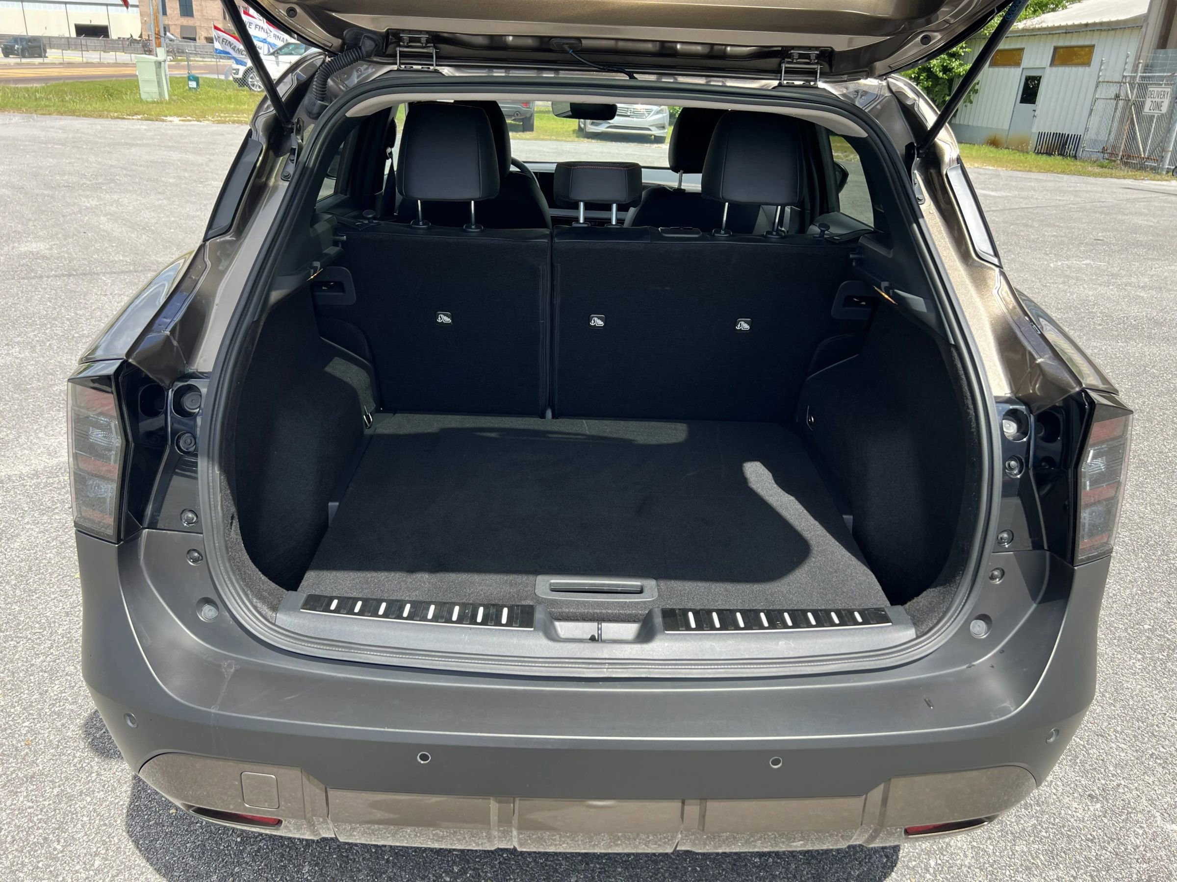 Used 2025 Nissan Kicks SR w/ Illumination Package image 28