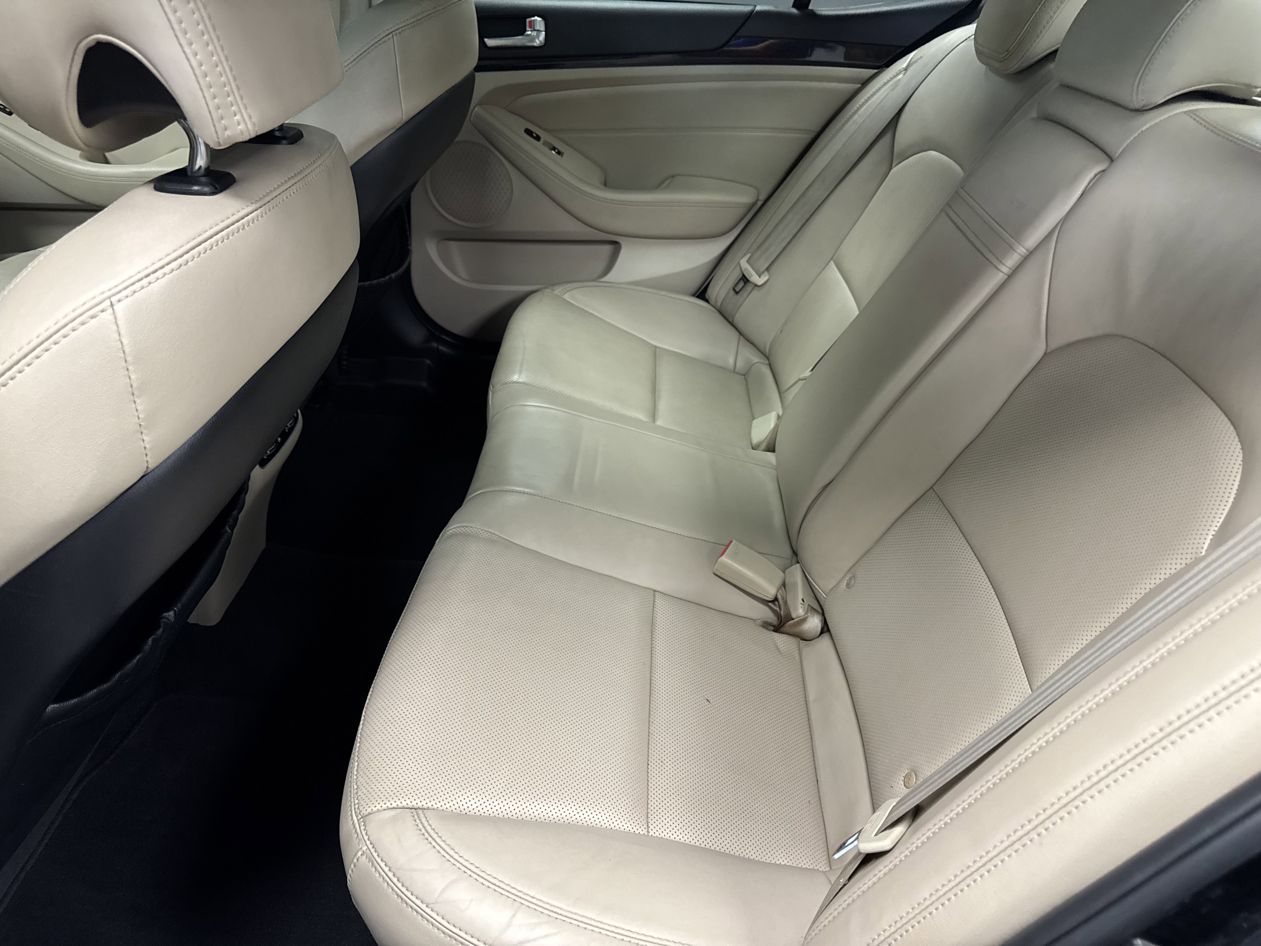 Used 2015 Kia Cadenza Premium w/ Technology Package FWD image 16