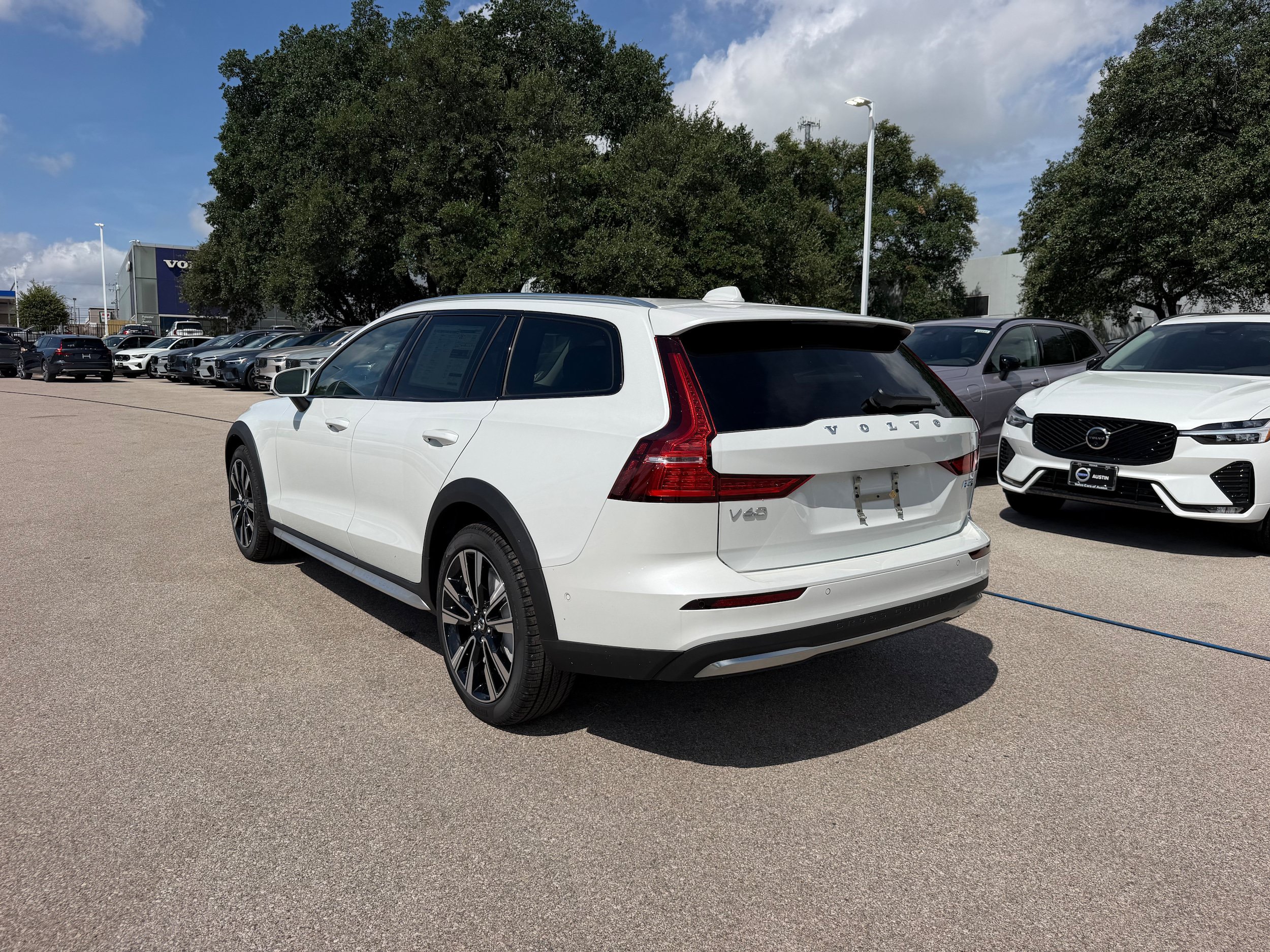 New 2026 Volvo V60 B5 Cross Country Ultra w/ Climate Package AWD/4WD image 4