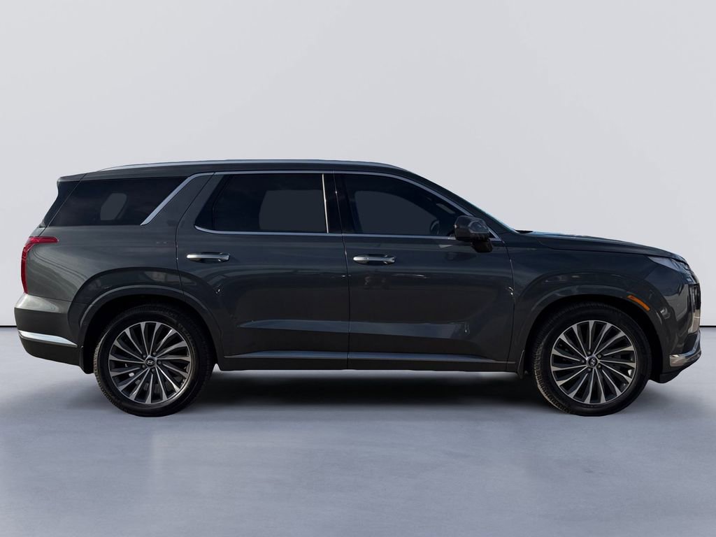 Used 2023 Hyundai Palisade Calligraphy FWD image 2