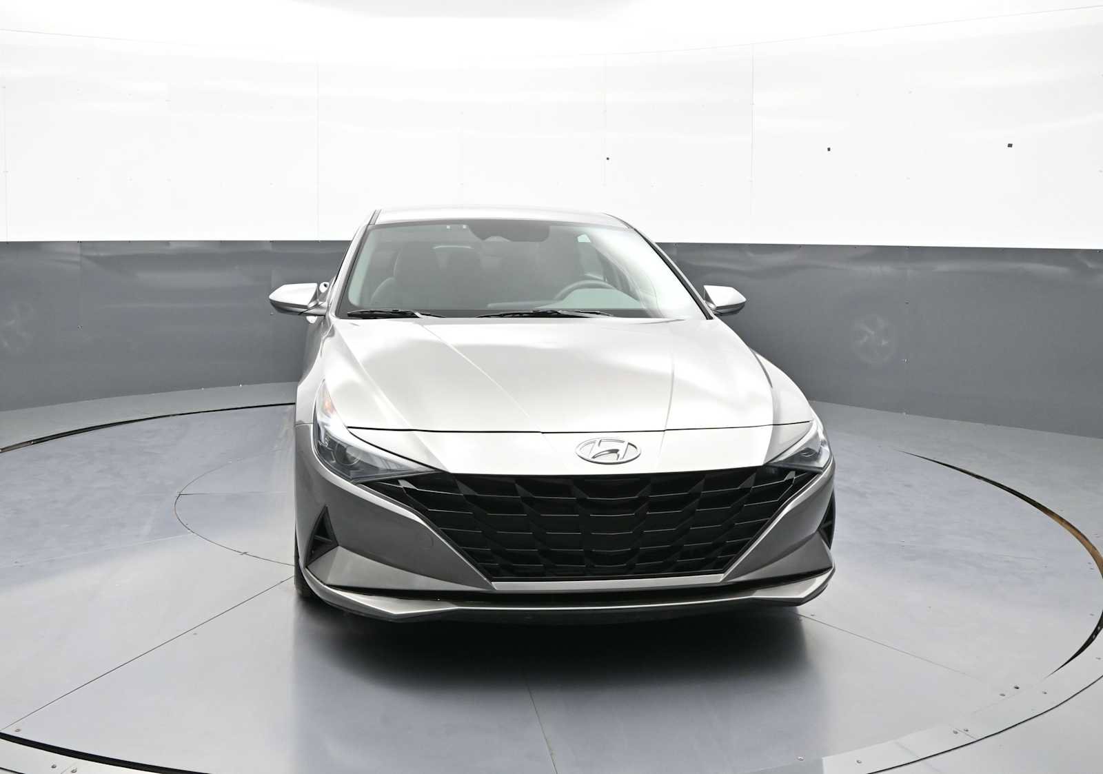 Certified 2023 Hyundai Elantra SE FWD image 2