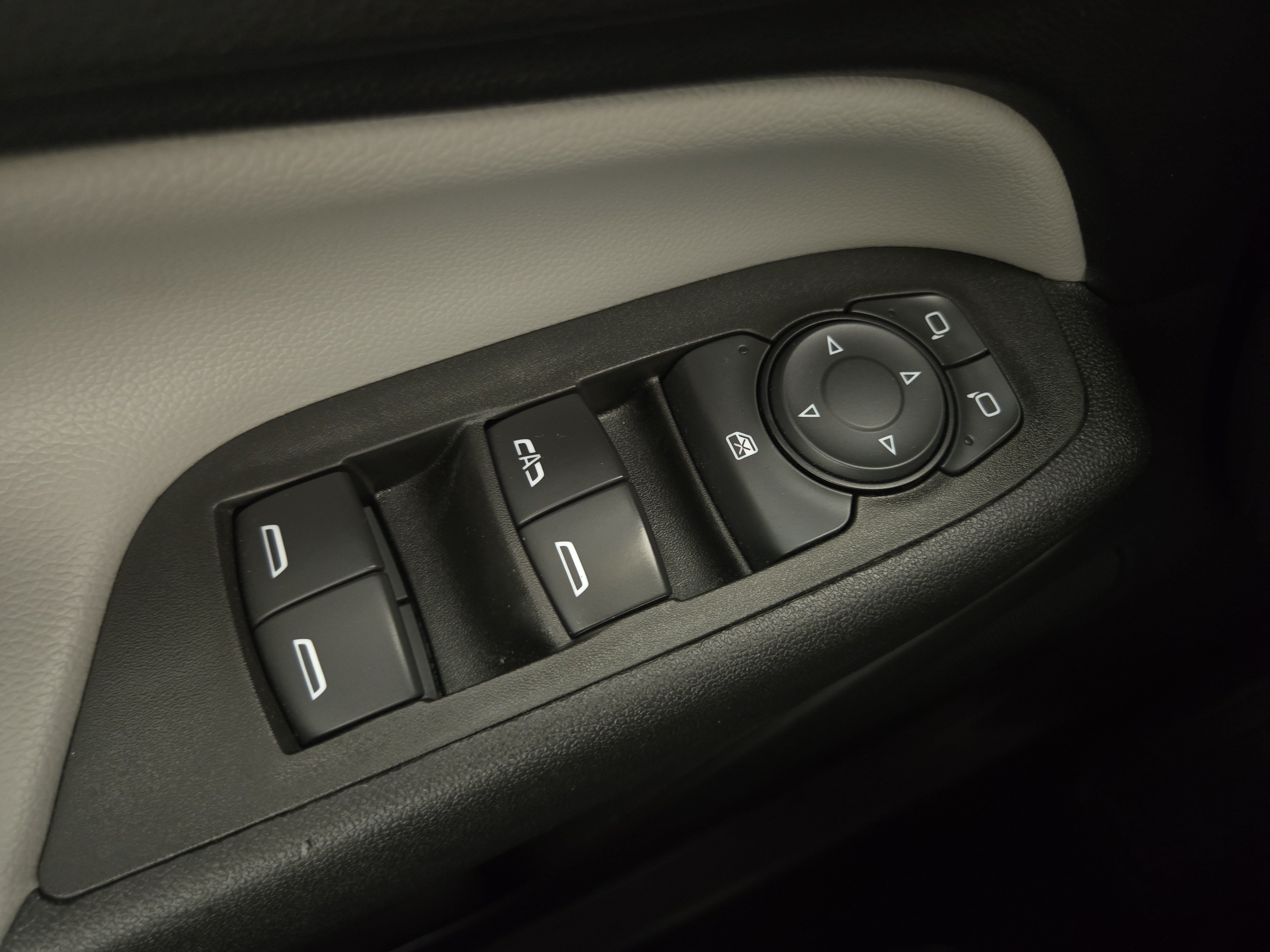 Used 2020 Chevrolet Equinox LS w/ LS Convenience Package FWD image 25