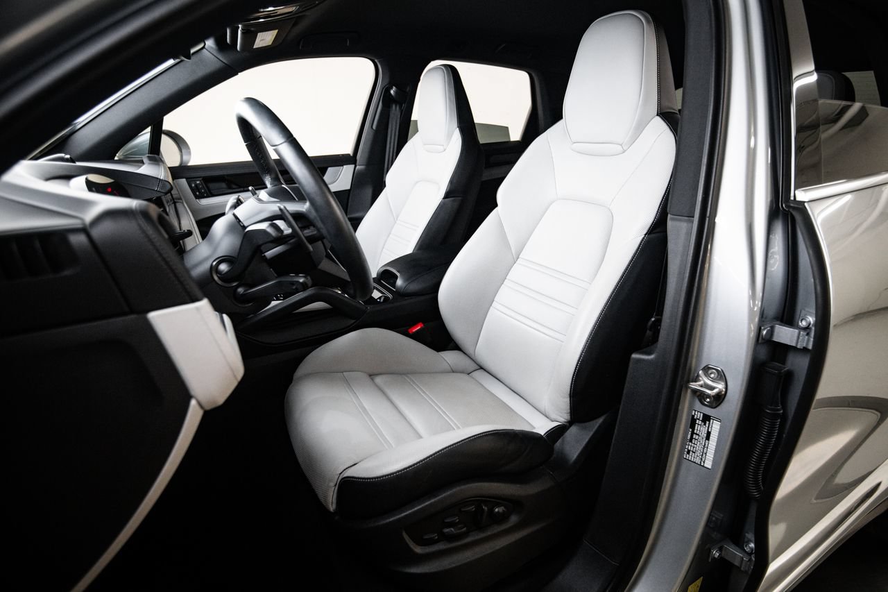 Certified 2025 Porsche Cayenne E-Hybrid AWD/4WD image 5