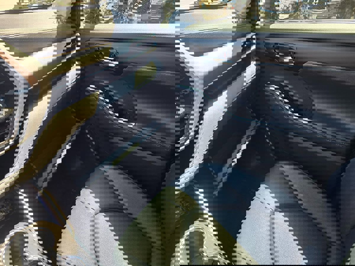 Used 2020 Toyota Highlander XLE image 46