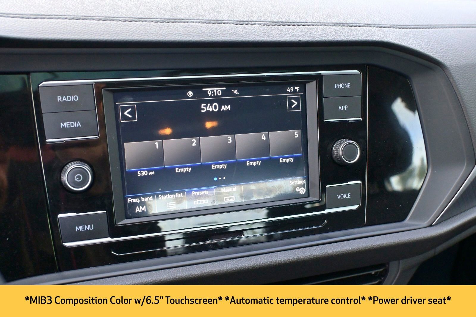 Used 2024 Volkswagen Jetta SE w/ Panoramic Sunroof Package image 5