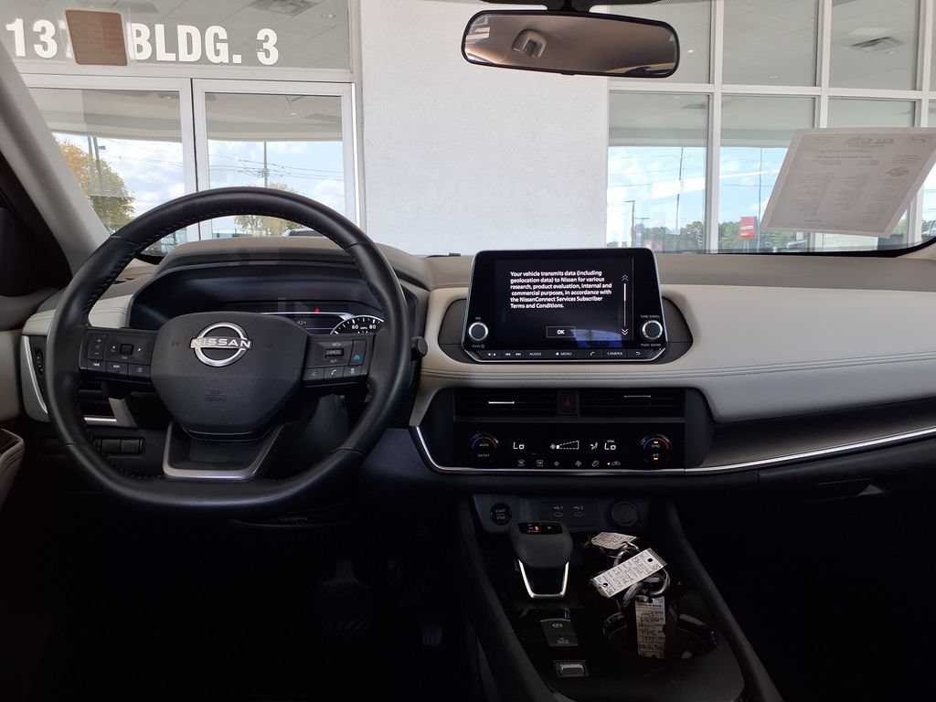 Used 2025 Nissan Rogue SV FWD image 14
