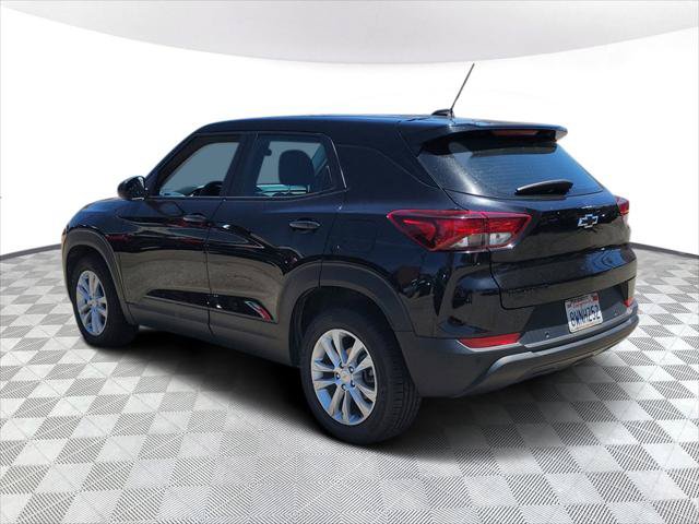 Used 2021 Chevrolet TrailBlazer LS w/ LPO, Blackout Package FWD image 3
