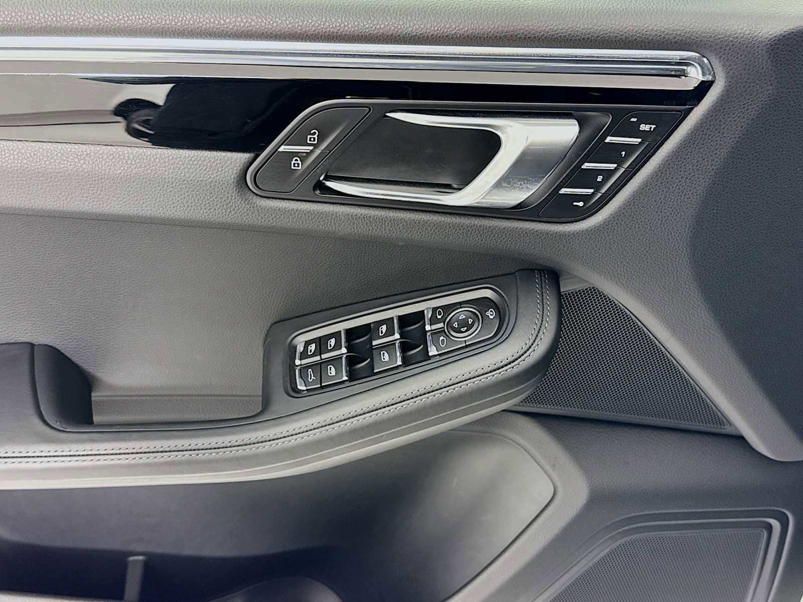 Certified 2025 Porsche Macan T image 11