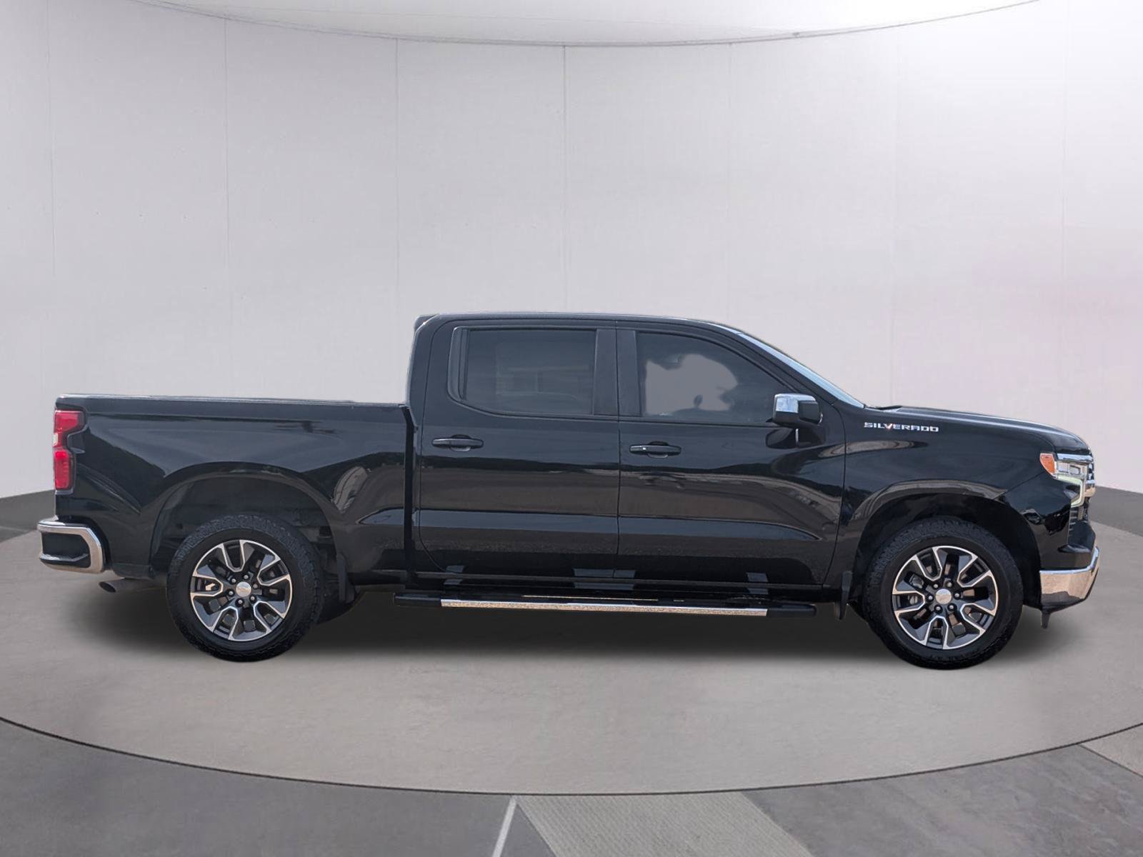 Used 2022 Chevrolet Silverado 1500 LT RWD image 8