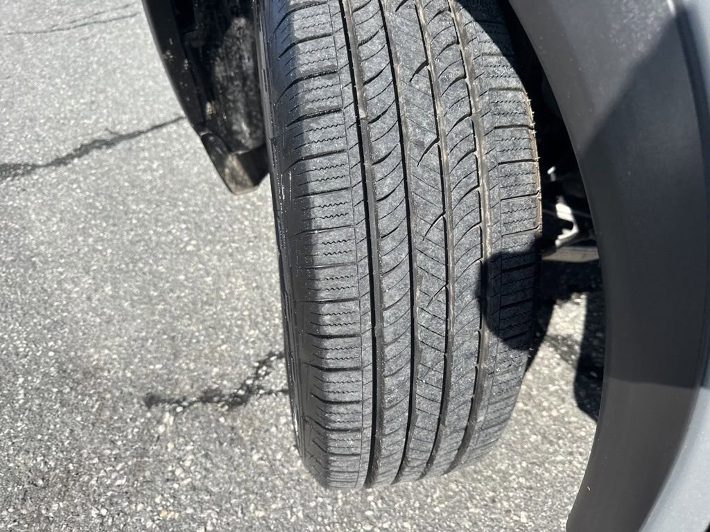 Used 2025 Nissan Rogue SV image 30