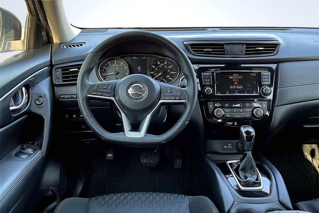 Used 2019 Nissan Rogue SV image 5