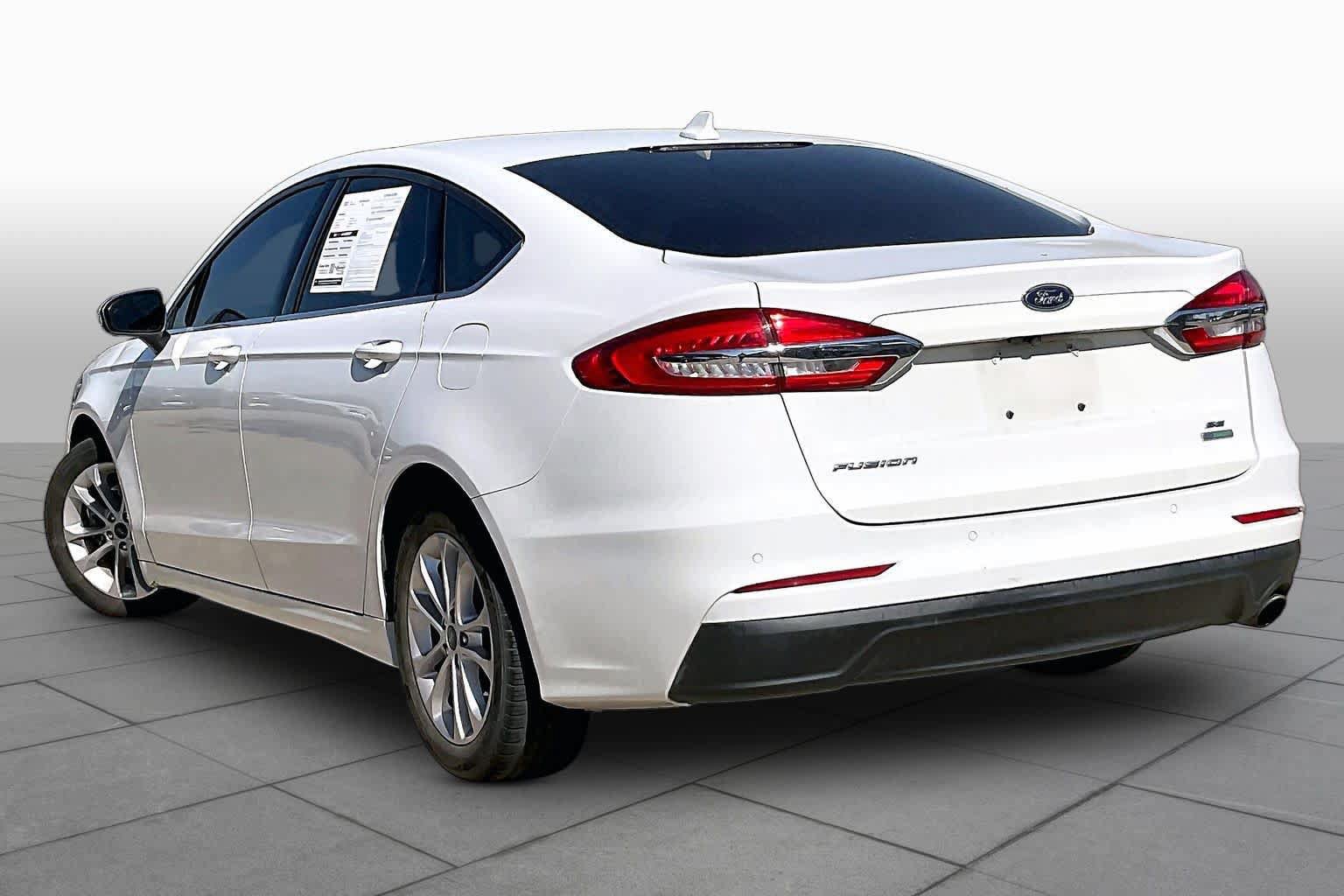 Used 2020 Ford Fusion SE FWD image 12
