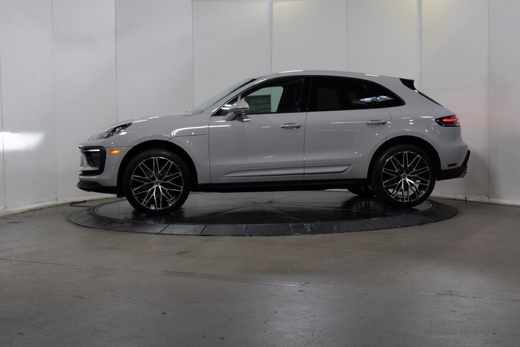 Used 2025 Porsche Macan image 2