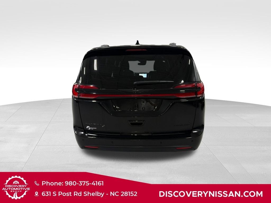 Used 2025 Chrysler Pacifica Limited FWD image 7
