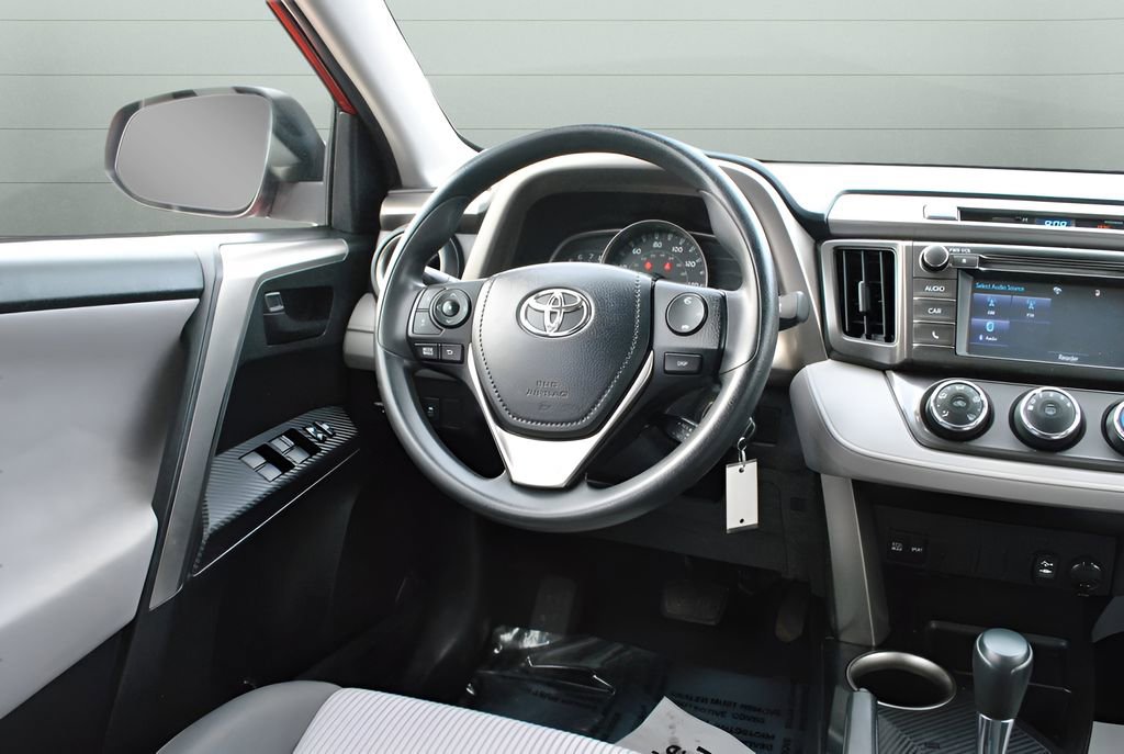 Used 2015 Toyota RAV4 LE image 23