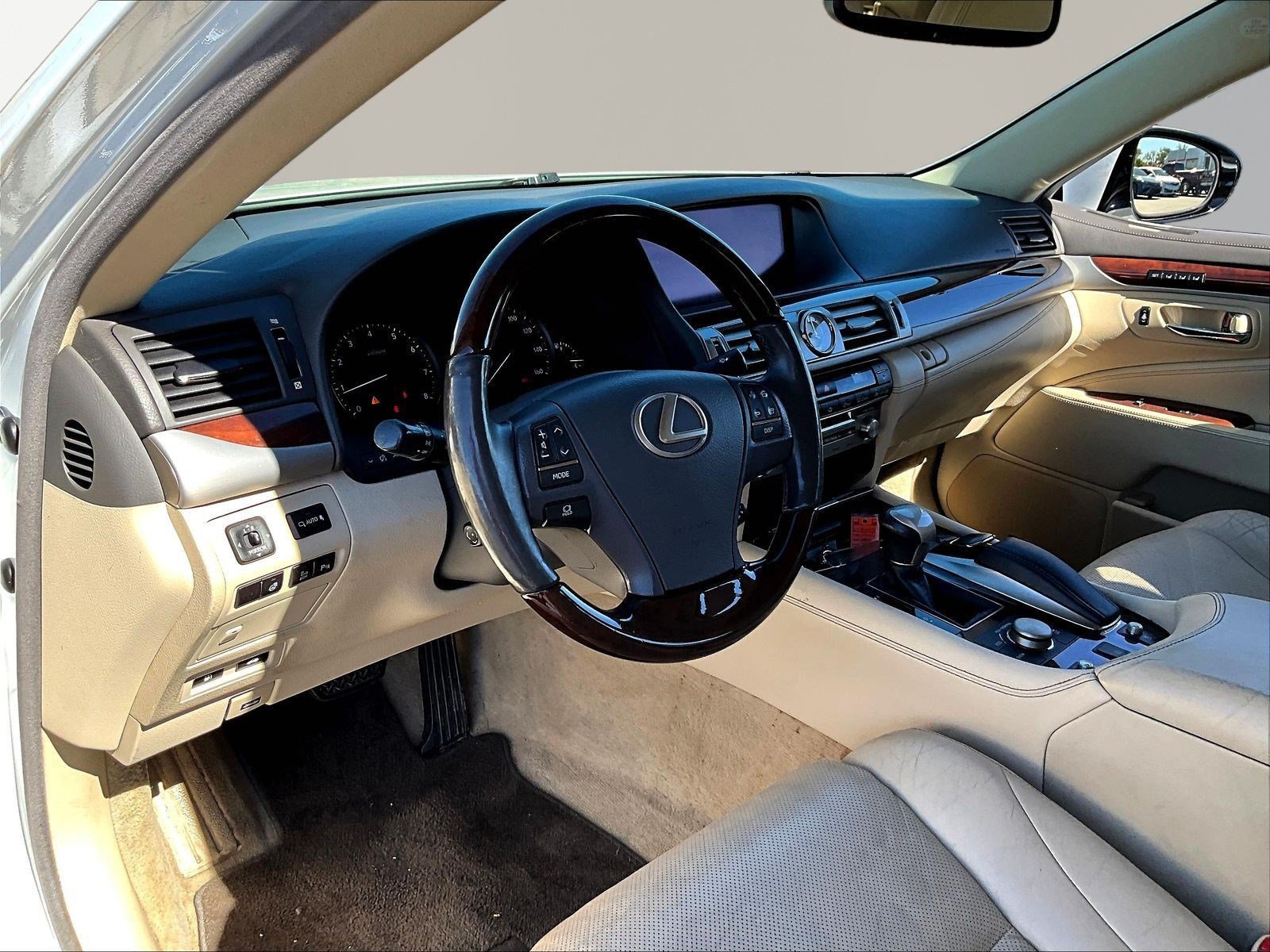 Used 2013 Lexus LS 460 AWD w/ Comfort Pkg image 17