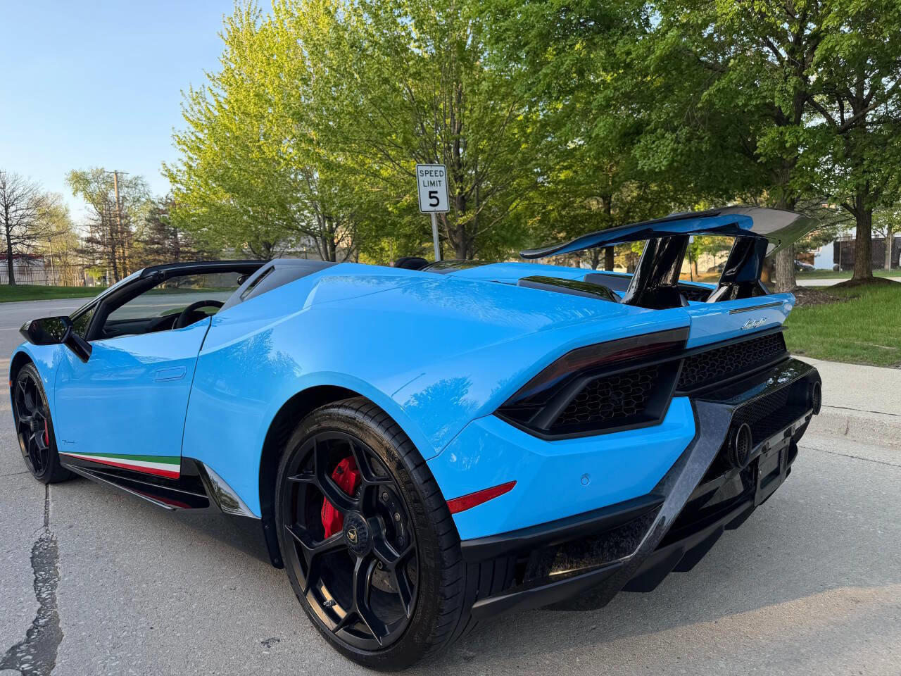Used 2018 Lamborghini Huracan Performante AWD/4WD image 4