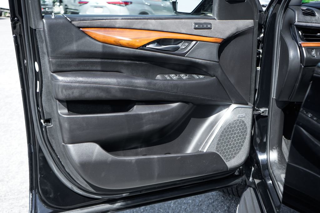 Used 2018 Cadillac Escalade ESV Premium Luxury image 17