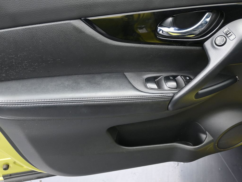 Used 2021 Nissan Rogue Sport SV FWD image 12