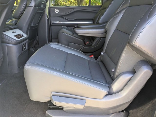 New 2025 Lincoln Navigator L Reserve w/ Jet Appearance Package image 11