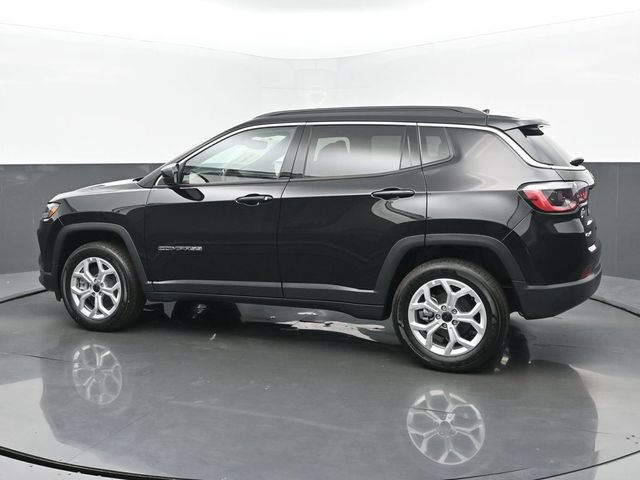 New 2025 Jeep Compass Latitude w/ Sun & Sound Group AWD/4WD image 3