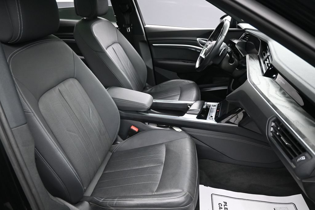 Used 2022 Audi e-tron Premium Plus w/ Premium Plus Package AWD/4WD image 35