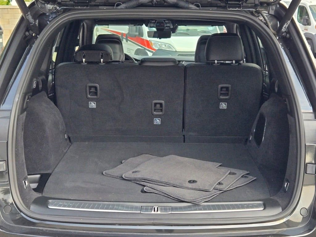 Certified 2024 Jeep Grand Cherokee Overland w/ Luxury Tech Group IV image 12