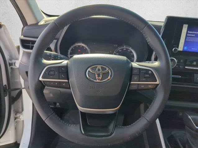 Certified 2024 Toyota Highlander LE FWD image 15