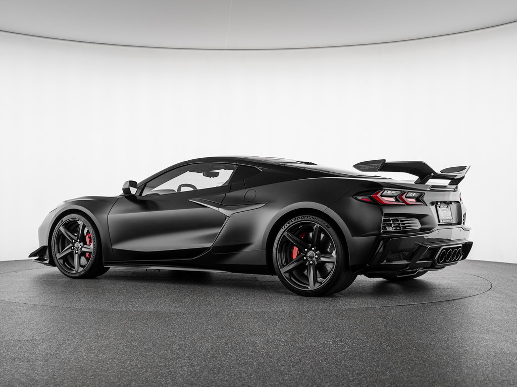 Used 2024 Chevrolet Corvette Z06 w/ Z07 Performance Package RWD image 3