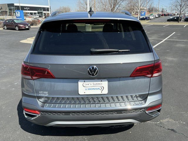 Used 2022 Volkswagen Taos SE image 4