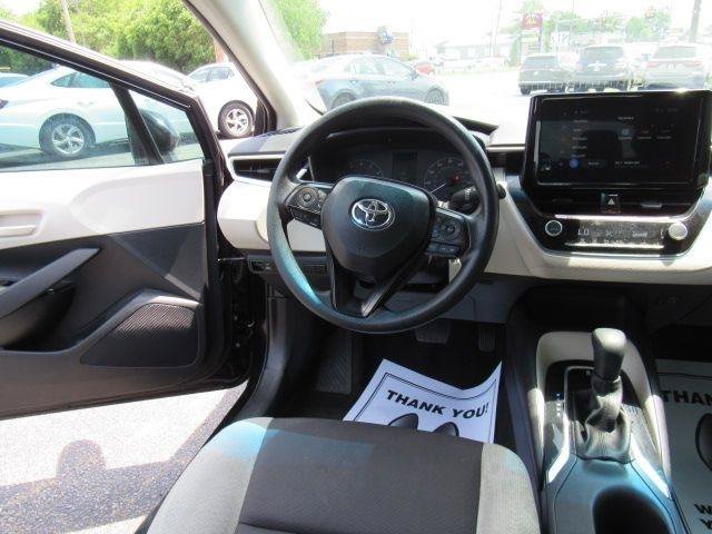 Used 2025 Toyota Corolla LE FWD image 22