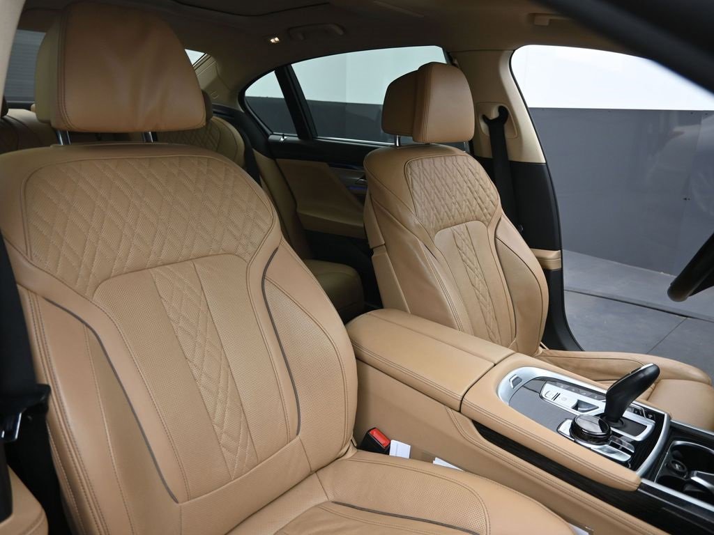 Used 2018 BMW 740e xDrive image 22