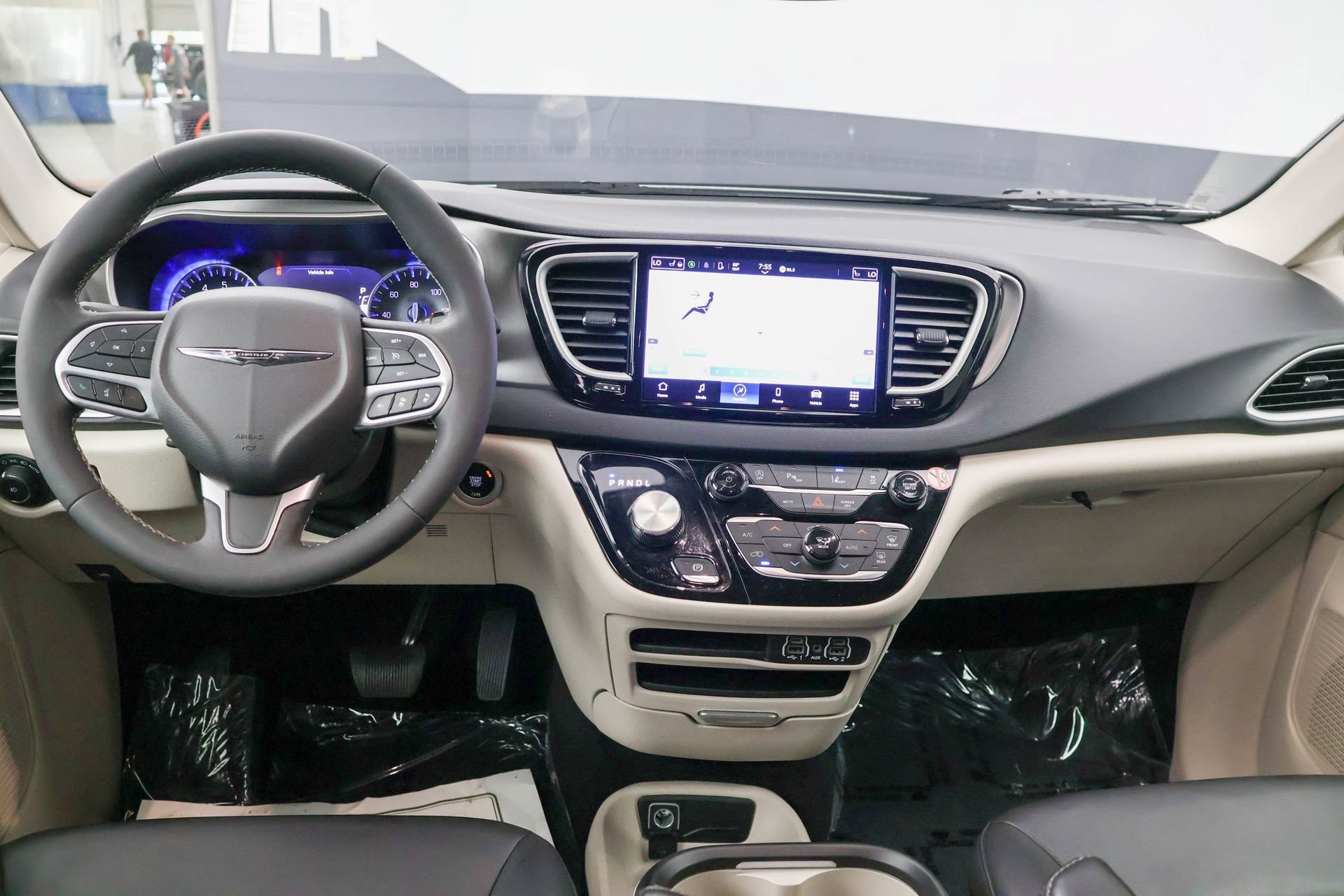 Used 2023 Chrysler Pacifica Touring-L FWD image 26