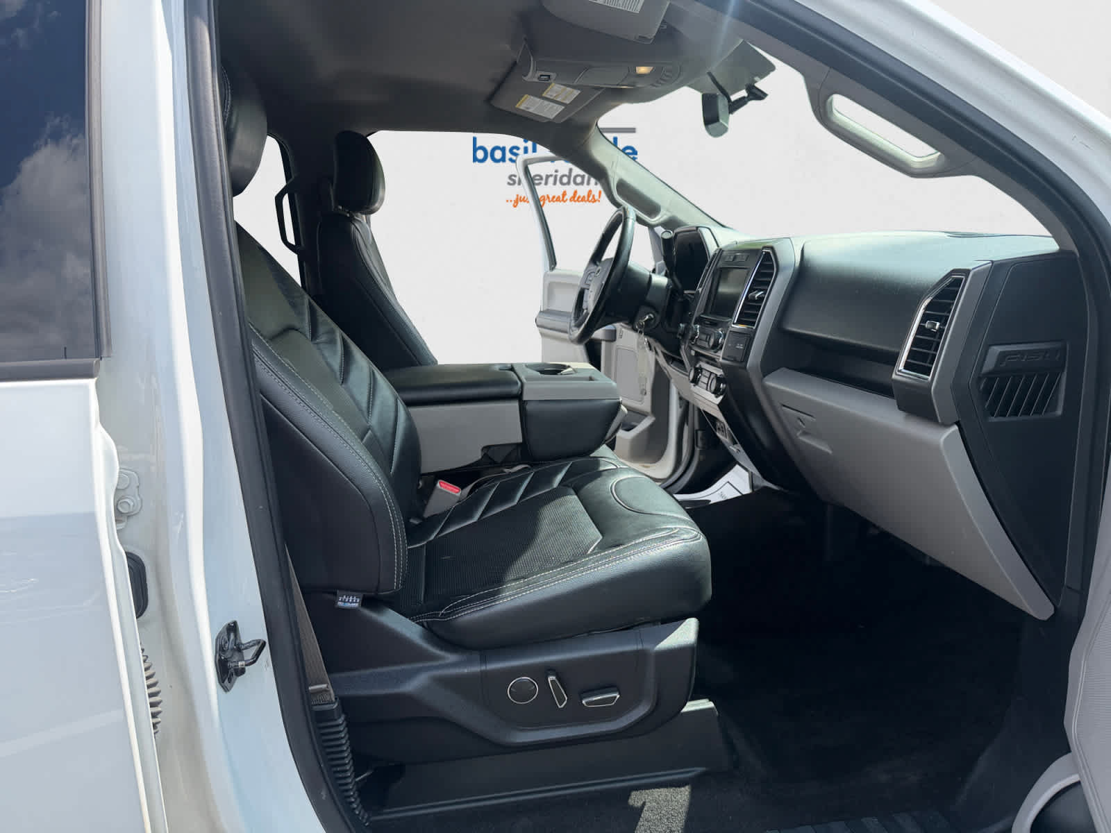 Used 2015 Ford F150 XLT w/ Equipment Group 302A Luxury AWD/4WD image 22