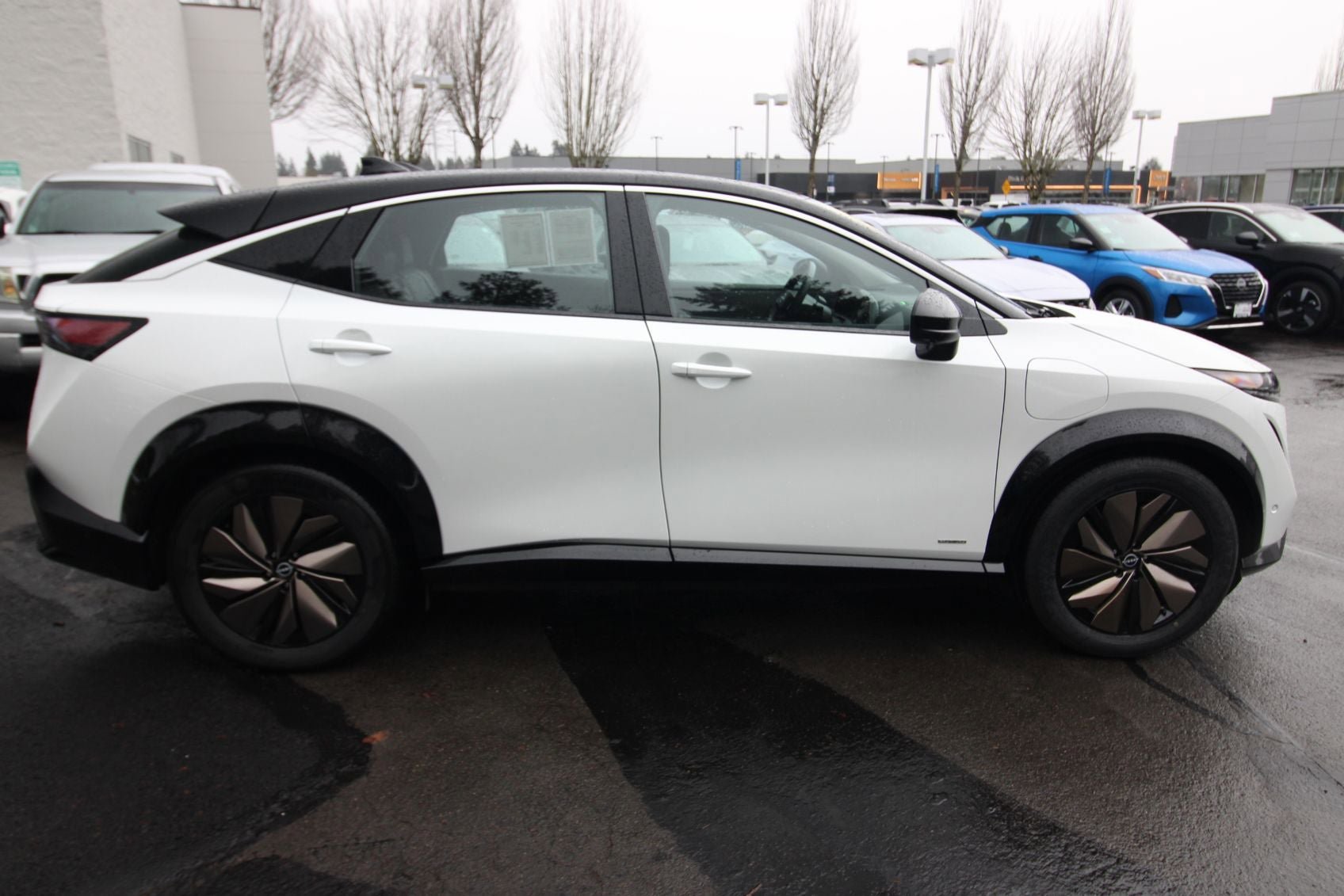 Used 2023 Nissan Ariya FWD image 2