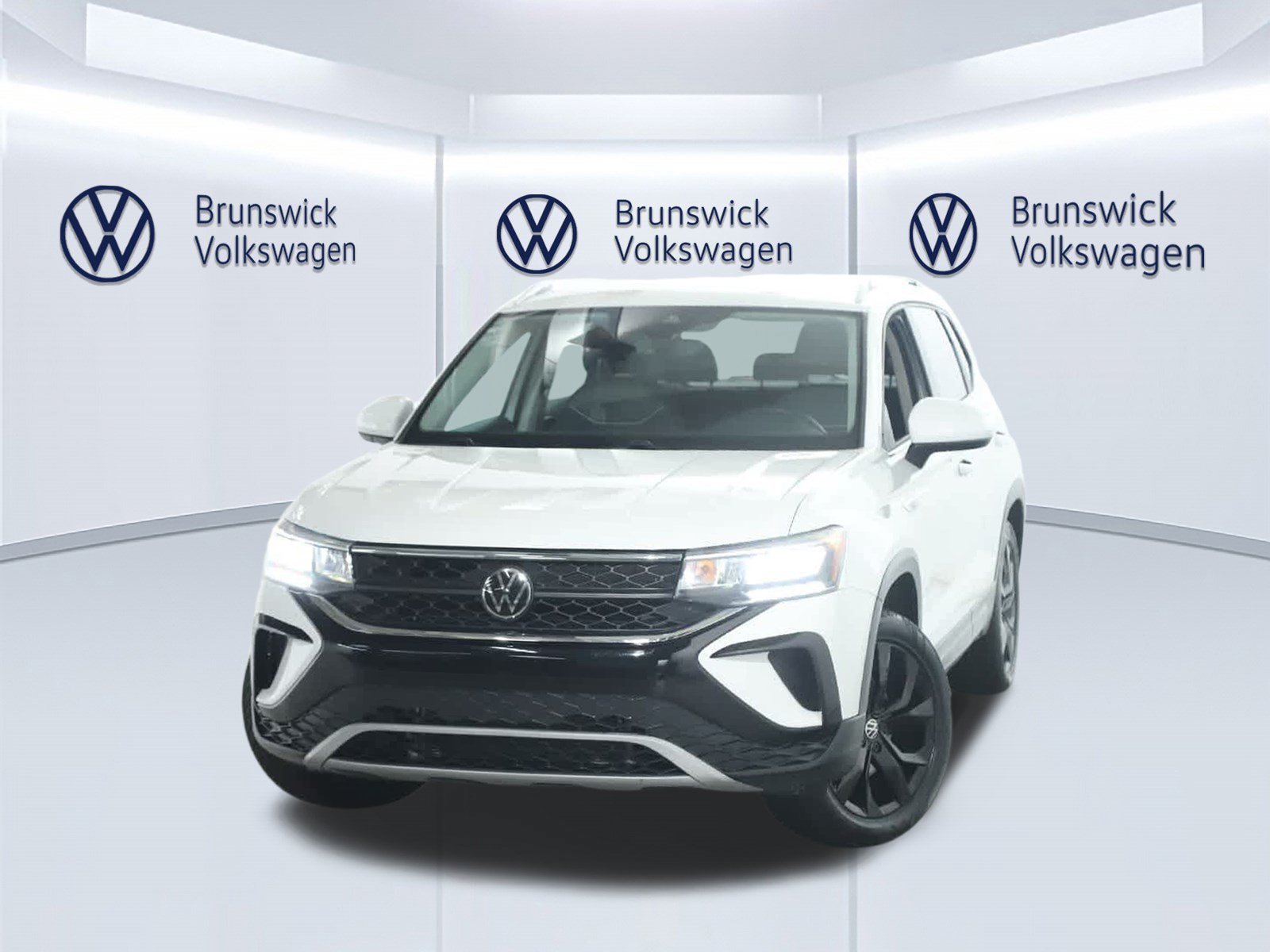 Certified 2023 Volkswagen Taos SE w/ Black Wheel Package AWD/4WD image 3