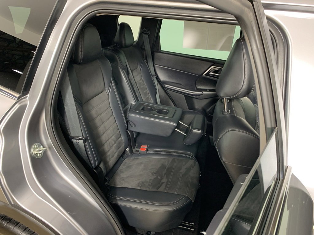 Used 2023 Mitsubishi Outlander SE image 36