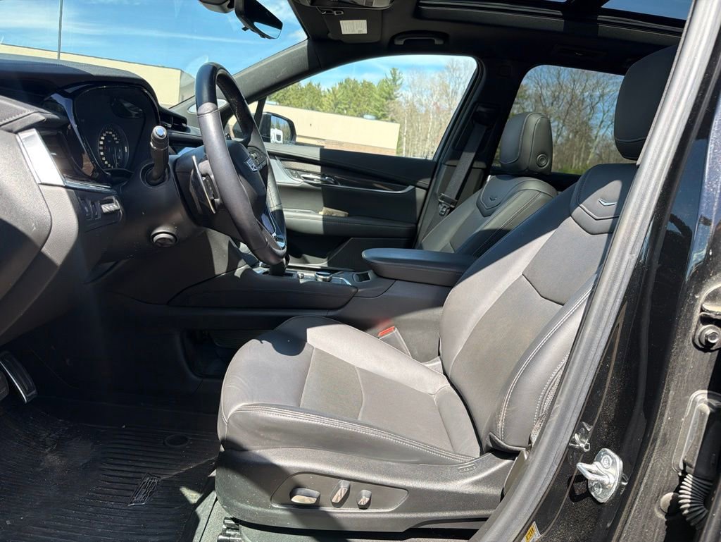 Used 2024 Cadillac XT6 Sport w/ Technology Package AWD/4WD image 14
